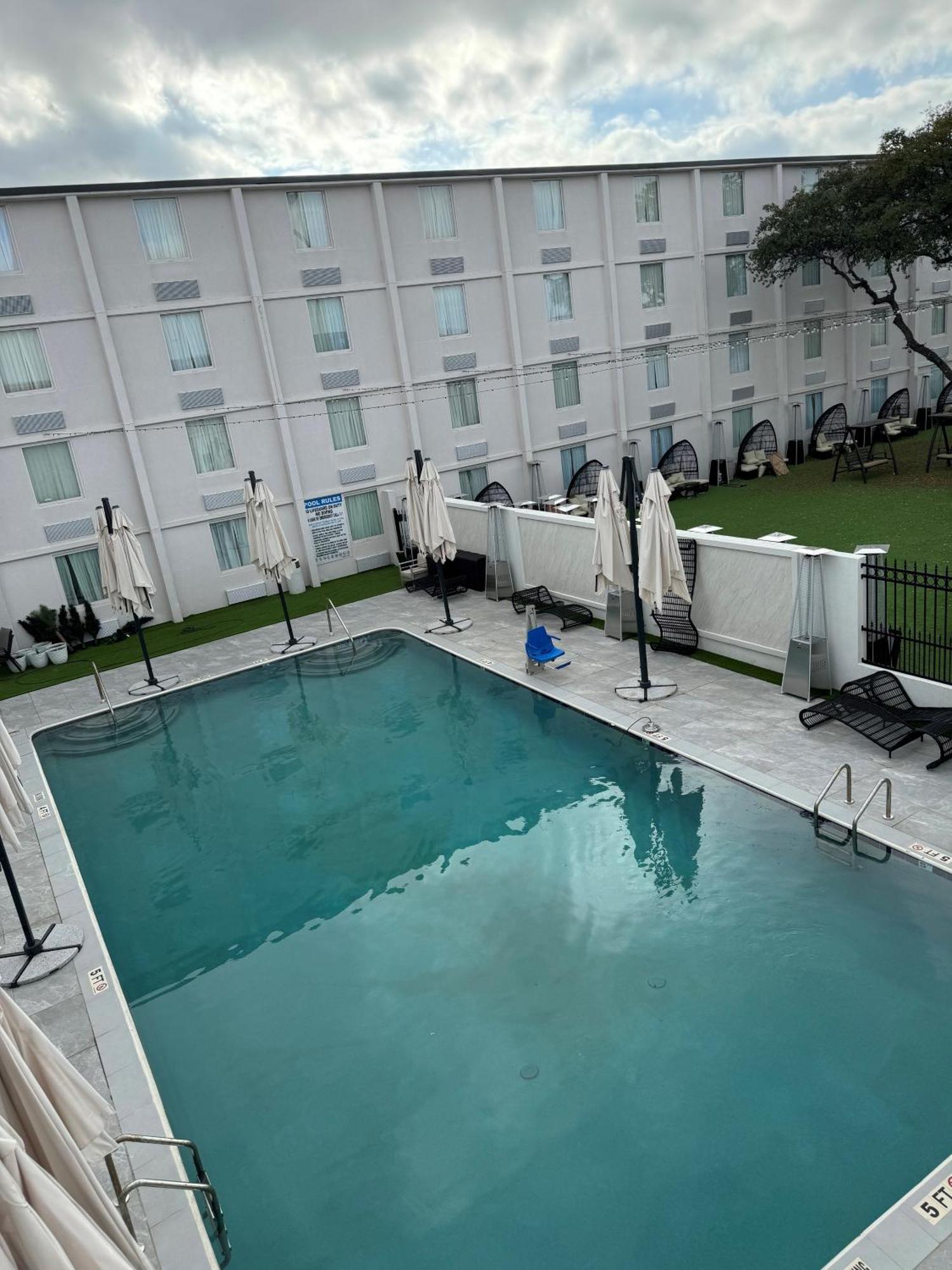 Ramada By Wyndham Dfw Airport Hotel Irving Ngoại thất bức ảnh